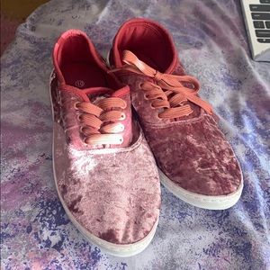 NWOT Size 10 Velvet Shoes